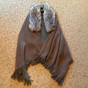 Reversible cape with faux fur detachable collar
